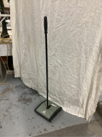 BISSELL FLOOR SWEEPER