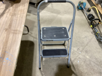 2 STEP LADDER