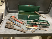 GREEN BEACH TOOL BOX W/TOOLS