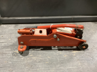 FLOOR JACK