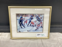 SMALL HOCKEY PICTURE IN METAL FRAME