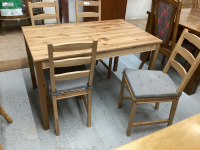 SQUARE DINING TABLE W/4 PADDED CHAIRS