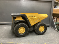 LARGE TONKA DUMPTRUCK