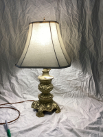 TABLE LAMP W/ METAL BASE