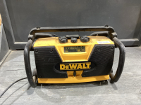 DEWALT CHARGING STATION RADIIO