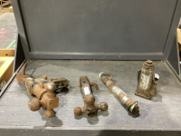 4 ITEMS: BOTTLE JACK, BIG PIN, 2 HITCHES