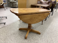 ROUND WOOD PEDESTAL TABLE W/ DROP LEAF SIDES