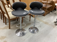 2 SWIVEL BAR STOOLS