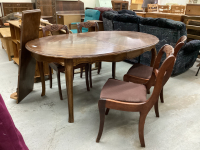 VINTAGE TABLE W/ (2) LEAVES AND (4) CHAIRS
