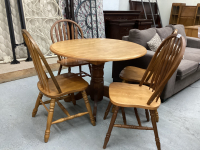 ROUND PEDESTAL TABLE W/ (4) CHAIRS