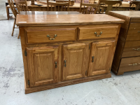 CABINET W/ 2-DRAWERS AND 3-DOORS