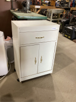 CABINET ON CASTORS