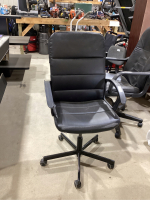 BLACK OFFICE CHAIR