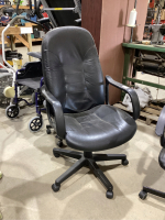 BLACK OFFICE CHAIR