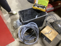 GOOD LIDDED TOTE W/PAINT SPRAYER SET