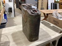 US METAL MILITARY FUEL CAN