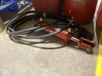 ALLIS CHAMERS HYDRAULIC RAM WITH HOSE
