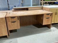DESK W/ 4-DRAWERS ....HAS KEYS