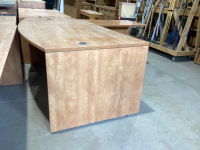 DESK W/ CURVED FRONT AND SMALL "L" PIECE