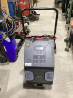 SOLAR PRO-LOGIX BATTERY CHARGER/STARTER