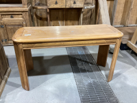 OCCASIONAL TABLE