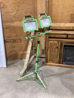 CASTER DOUBLE WORK LIGHT ON TRIPOD STAND