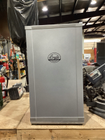 BRADLEY SMOKER WITH DIGITAL SMOKE GENERATOR