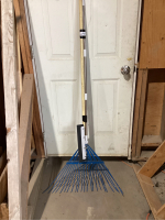SQUEEGEE AND LEAF RAKE