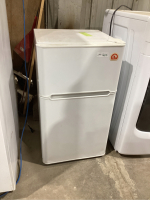 IGLOO BAR FRIDGE W/ SEPARATE FREEZER