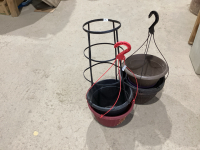 ASSORTMENT OF (8) FLOWER POTS