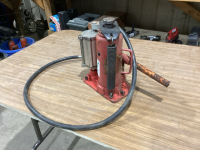 AIR OVER HYDRAULIC JACK