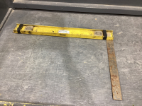FRAMING SQUARE & 2' LEVEL