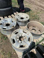 Set of four aluminum eight bolts rims