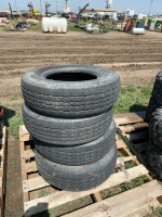 Set a four trailer tires