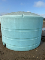 1200 gallon round flat bottom poly tank