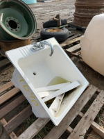 Polly shop sink with legs