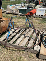 Mineral feeder frame