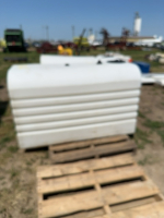Flat bottom poly water tank