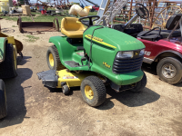 JD LT166 RIDE-ON LAWN TRACTOR W/ 46" MOWING DECK