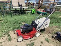 TORO GAS PUSH MOWER W/ BAG