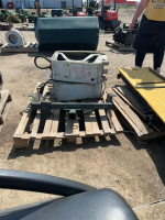 Kurt, trailer hitch and two hydraulic tanks