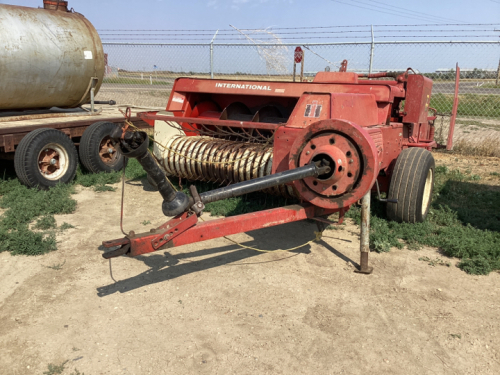 445 INTERNATIONAL SMALL SQUARE BALER