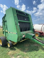 535 John Deere hard-core baler