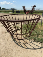 Round bale feeder