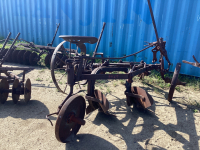ANTIQUE 2-BOTTOM HORSE DRAWN PLOW
