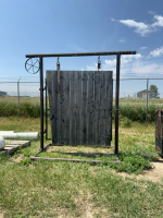 Freestanding barn board gate
