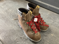MATTERHORN BOOTS - SIZE 7.5 E