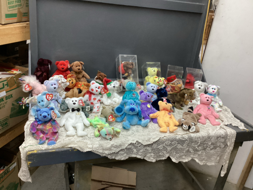 GOOD LIDDED TOTE W/ ORIGINAL BEANIE BABIES