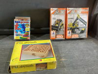 BOX TOYS: TEX BUG, LABRYINTH