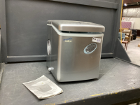 TABLETOP SLATON ICE MAKER